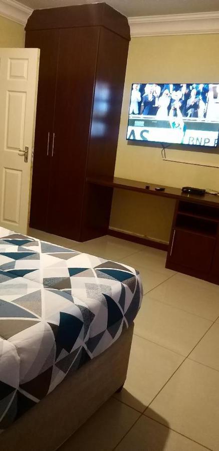 Tshukudu E Ntsho Bed and Breakfast Mogwase Εξωτερικό φωτογραφία