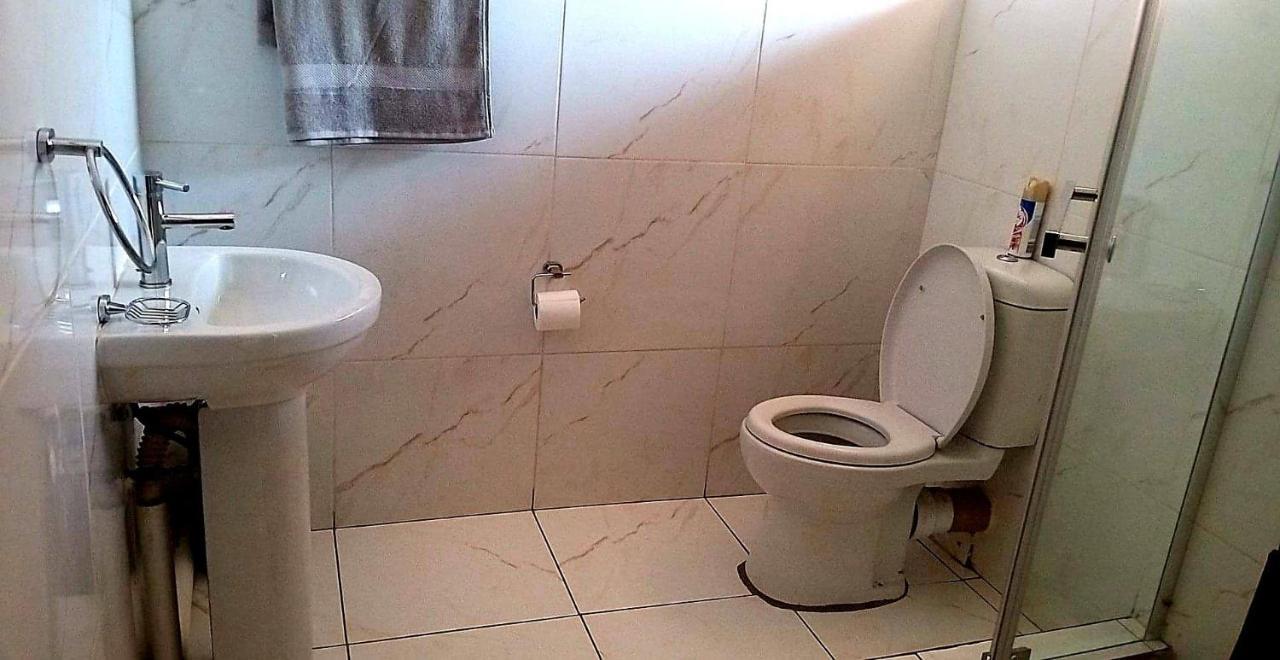 Tshukudu E Ntsho Bed and Breakfast Mogwase Εξωτερικό φωτογραφία