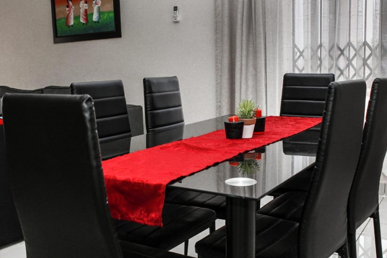Tshukudu E Ntsho Bed and Breakfast Mogwase Εξωτερικό φωτογραφία